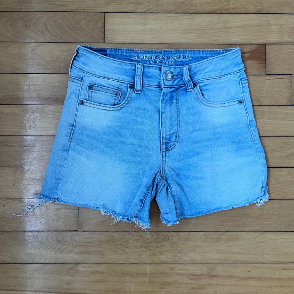 American Eagle Hi-Rise Shortie Light Wash Raw Hem Denim Shorts Size 4